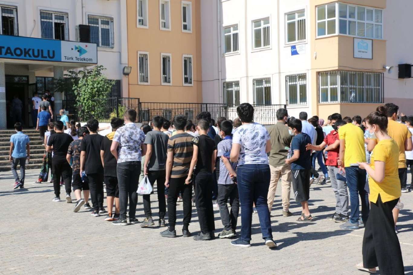 Şanlıurfa'da LGS'ye 51 bin 376 öğrenci girecek Şanlıurfa'da LGS'ye 51 bin 376 öğrenci girecek